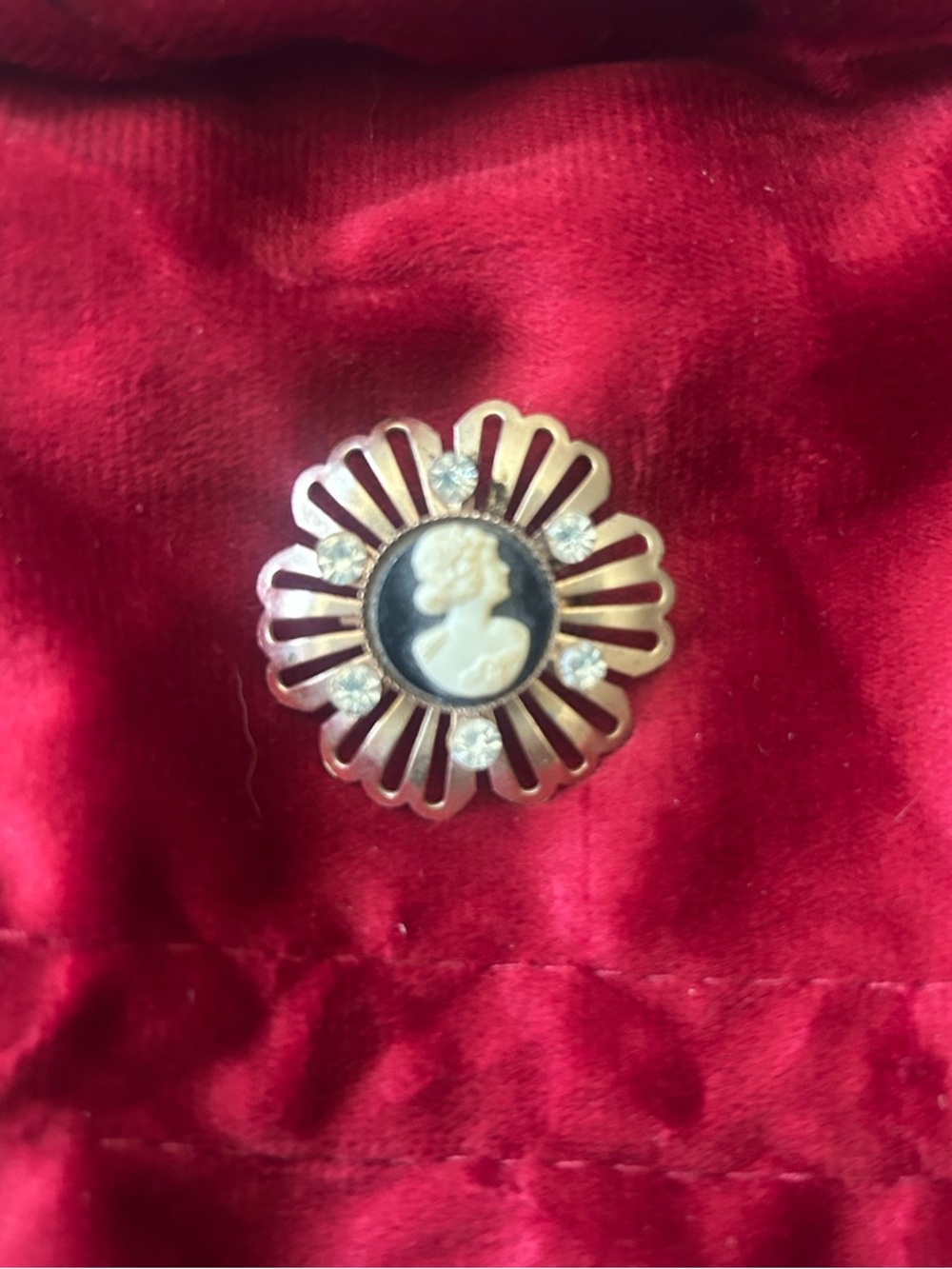 Vintage Coro Brooch in Gold and Black